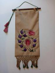 ESKİ BİR ELİŞİ EMEKLE YAPILMIŞ DUVARA ASILABİLEN İĞNEDAN..