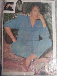 Türkan Şoray Çeşitli Gazete Dergi ve Haber Sayfalarından kesilmiş 9 adet fotoğraflı 20*30cm ebadında arkalı önlü boş kağıda yapıştırılmıştır.