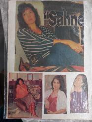 Türkan Şoray Çeşitli Gazete Dergi ve Haber Sayfalarından kesilmiş 11 adet fotoğraflı 20*30cm ebadında arkalı önlü boş kağıda yapıştırılmıştır.