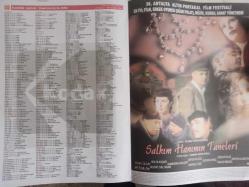 Sinema Gazetesi Haftalık Antrakt Dergisi Eki - 26 Kasım - 2 Aralık 1999 - Sayı:11 - Mavi Korku Filmi - Jacqueline McKenzie - Michael Rapaport - Stellan Skarsgard - JBL Hoparlör Reklamı - Helena Bonham Carter - Sadi Çilingir - Sinema Basınından İnceler - Topkapı Sarayı - Neriman Köksal - Ülkü Erakalın - Asansör Filmi - Mustafa Uğurlu - Arzu Yanardağ - Demet Şener - Burak Sergen - Hakan Aygün - Mutluluğa Uçuş - Tuncan Okan - İşte Oy Alan Filmler - Matrix - Star Wars - Yağmurdan Önce - Sinema Güney Pendik - İstanbul Sinemaları Sunar: - Sinemalarda Bu Hafta - Salkım Hanımın Taneleri Filmi - Zuhal Olcay - Hülya Avşar - Murat Daltaban - Kamuran Usluer - Zafer Algöz - Nurseli İdiz-  Gerçeğin Peşinde Filmi - Harrison Ford - Kristin Scott Thomas fotoğraf ve haberi - Tam Takım Dergi