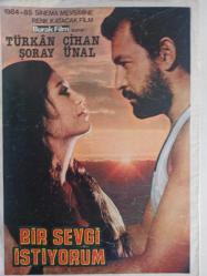 Film Market Aylık Filmcilik ve Sinemacılık Dergisi - 1 Ağustos 1984 - Sayı:23 - Kadir İnanır - Bastia Akdeniz Ülkeleri Film Şenliği'nde - ''Derman'' Çekoslovakya'da İki Ödül Aldı - Muhsin Ertuğrul - Aysel Bataklı Damın Kızı Filmi - Cahide Sonku - Olaylar ve İnsanlar - Hasan Pulur - Video Olayı - Attila İlhan - Yeşilçam Televizyonu - Bir Sevgi İstiyorum Filmi - Türkan Şoray - Cihan Ünal fotoğraf ve haberi - Dergi Tam Değildir Sadece 4 Sayfası Mevcuttur