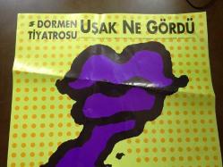 UŞAK NE GÖRDÜ? - TİYATRO AFİŞİ / POSTERİ - ORİJİNAL - 81 X 55 cm EBADINDA - DORMEN TİYATROSU - KOMEDİ 2 BÖLÜM - YAZAN: JOE ORTON - TÜRKÇESİ: TOMRİS UYAR - YÖNETMEN: NEDİM SABAN - DEKOR: OSMAN ŞENGEZER - KOSTÜM: GÜLER YİĞİT