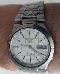 JAPONYA SEIKO MARKA AKTİF OTOMATİK ORİJİNAL CAMI TAKVİMLİ KRİSTAL KARE MODEL BEYAZ KADRAN KOLEKSİYONDAN ÇIKMA BAKIMLI SÜPER KOL SAATİ RR1R1A1A