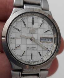 JAPONYA SEIKO MARKA AKTİF OTOMATİK ORİJİNAL CAMI TAKVİMLİ KRİSTAL KARE MODEL BEYAZ KADRAN KOLEKSİYONDAN ÇIKMA BAKIMLI SÜPER KOL SAATİ RR1R1A1A