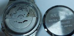 JAPONYA SEIKO MARKA AKTİF OTOMATİK ORİJİNAL CAMI TAKVİMLİ KRİSTAL KARE MODEL BEYAZ KADRAN KOLEKSİYONDAN ÇIKMA BAKIMLI SÜPER KOL SAATİ RR1R1A1A