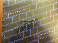 AFİŞLERLE YEŞİLÇAM, 15 NİSAN - 10 MAYIS 2000, TİYATRO AFİŞİ / POSTERİ - ORİJİNAL - 67 X 48 cm EBADINDA - İSTANBUL KÜLTÜR VE SANAT VAKFI - ULUSLARARASI İSTANBUL FİLM FESTİVALİ - ATATÜRK KÜLTÜR MERKEZİ GİRİŞ FUAYESİ