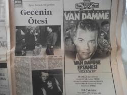 Sinema Gazetesi Filmcilik ve Sinemacılık Dergisi - 12-18 Eylül - Antrakt 1 Yaşında - Flaş Filmler Fırtınası Başlıyor - ''Alien 3'' Filmi - Sınır ya da Berlin - 70 Yıl Önce Bir Anti-Militarist - Bu Yıl ''Portakal'' On Dilim - Kısa Filmcilere Çağrı - İn Berlin - Gecenin Ötesi Filmi - Van Damme Efsanesi Filmi - Hit Man - Seni Seviyorum Rosa - Beethoven - Anahtar - Lethal Weapon 3 Filmi - Geçmişe Yolculuk Filmi - Doğadaki Umut Filmi - Christopher Columbus Filmi - Onbir Gün Onbir Gece 3 Filmi fotoğraf ve haberi - Tam Takım Dergi