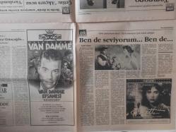 Sinema Gazetesi Filmcilik ve Sinemacılık Dergisi - 19-25 Eylül 1992 - En Başarılı Kapak: Antrakt - Halil Ergün ÇASOD'un Yeni Başkanı - Pyramid Sineması Açıldı - Gölbaşı Sineması İşhanı Oluyor - Moda Sineması Açıldı - İzmir'de Yeni Bir Sinema - Kırklareli'ne Yeni Sinema - Yeni Filmler Her Telden - Christopher Columbus Filmi - Cehennem Silahı 3 Filmi - Mel Gibson - Danny Glover - Keşif Filmi - Colette Filmi - Alien 3 Filmi - Çıplak Ateş Filmi - Pierce Brosnan - Ron Silver - Ben Cross - İndoche Filmi - Catherine Deneuve - Tam Popo Filmi - Taş Yılları Filmi - Ben de Seviyorum ... Ben de... - Tamer Baran - Colette Filmi - Klaus Maria Brandauer - Mathilda May - Danny Huston - Yapıma Dair - ''O, Bayan Panik'ti'' - Durul Taylan - Yaratık Bu Kez Ortaçağda - Turgut Özakman - Sinan Çetin - Sabahattin Çetin - 29. Cadde - Doğadaki Umut - Ve Tanrılar Çıldırdı - Far and Away - Rush - Lethal Weapon 3 - Sadi Çilingir fotoğraf ve haberi - Tam Takım Dergi