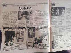 Sinema Gazetesi Filmcilik ve Sinemacılık Dergisi - 19-25 Eylül 1992 - En Başarılı Kapak: Antrakt - Halil Ergün ÇASOD'un Yeni Başkanı - Pyramid Sineması Açıldı - Gölbaşı Sineması İşhanı Oluyor - Moda Sineması Açıldı - İzmir'de Yeni Bir Sinema - Kırklareli'ne Yeni Sinema - Yeni Filmler Her Telden - Christopher Columbus Filmi - Cehennem Silahı 3 Filmi - Mel Gibson - Danny Glover - Keşif Filmi - Colette Filmi - Alien 3 Filmi - Çıplak Ateş Filmi - Pierce Brosnan - Ron Silver - Ben Cross - İndoche Filmi - Catherine Deneuve - Tam Popo Filmi - Taş Yılları Filmi - Ben de Seviyorum ... Ben de... - Tamer Baran - Colette Filmi - Klaus Maria Brandauer - Mathilda May - Danny Huston - Yapıma Dair - ''O, Bayan Panik'ti'' - Durul Taylan - Yaratık Bu Kez Ortaçağda - Turgut Özakman - Sinan Çetin - Sabahattin Çetin - 29. Cadde - Doğadaki Umut - Ve Tanrılar Çıldırdı - Far and Away - Rush - Lethal Weapon 3 - Sadi Çilingir fotoğraf ve haberi - Tam Takım Dergi