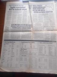 Ekonomi Politika Gazetesi - 17 Aralık 1974 - Hollandalı Parlamenterler Bülent Ecevit'i Demokratik Lider Olarak Tanımladılar - Makarios Kıbrıs'a Döndü Ve Ruslara Yanaştı - Yakında Süte Hasret Kalınacak - Almanya Bizden Deve Dikeni Papatya Ve Nane Alıyor - Demokrat Parti Genel Başkanı Ferruh Bozbeyli Adalet Partililer Milletvekillerimizi Kandırmak İçin Çalışıyor - Dişi James Bond Britt Roland Beğenildi - Türk İş Başkanı Halil Tunç Siyasal Partilerin Tutumunu Eleştirdi  - İsrail Sina'da Stratejik Yollar Yapımına Başladı