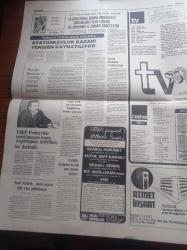 Yeni Devir Gazetesi - 1 Ekim 1979 -  Çiçero'yu Sever Misiniz - Milli Selamet Partisi Genel Sekreteri Oğuzhan Asiltürk - Atatürkçülük Kazanı Yeniden Kaynatılıyor -TİKP Doğu Perinçek'in Tutuklanması Özgür Basına Vurulan Bir Darbedir - Necmettin Erbakan Bu İnkarcı Gidişe Dur Demeliyiz - Ebu Firas Türkiye İle Arap Dünyası Arasında Rol Oynamaya Kararlıyız - Bülent Ecevit Bu Hükümet Düşmeyecek - Süleyman Demirel Çılgınlıklar Son Bulmazsa Bir Ağlayan Bulunacak - Türkiye'deki ABD Üsleri İçin Yeni Bir Geçici Statü İlan Edilecek - Henry Kissinger - Uluslararası 6. Türk Sanatları Kongresi