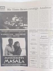 Sinema Gazetesi Filmcilik ve Sinemacılık Dergisi - 18-24 Temmuz 1992 - Seyirci Anketi Sonuçlarını Haftaya Açıklıyoruz - Yaz Sezonunda Hareketli Bir Hafta - Anais, Henry & June Üçlü Aşk Filmi - Maritine Brochard - Linda Carol - David Brandon - Aşk Evi Filmi - Valentine Demy - Gill Royal - Mississippi Masala Filmi - Washington Choudhury - Mira Nair: Evrenseli Yakalama Savaşını Kazandı - Bir Tinto Brass Erotiği: Anahtar Filmi - Esrarlı Buluşma - ''Dönüşü Olmayan Nokta'' Sadi Çilingir - Paris'te Son Tango Filmi - Marlon Brando - Esrarlı Buluşma Filmi - Antrakt Sinema Dergisi Reklamı fotoğraf ve haberi - Tam Takım Dergi