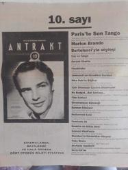 Sinema Gazetesi Filmcilik ve Sinemacılık Dergisi - 18-24 Temmuz 1992 - Seyirci Anketi Sonuçlarını Haftaya Açıklıyoruz - Yaz Sezonunda Hareketli Bir Hafta - Anais, Henry & June Üçlü Aşk Filmi - Maritine Brochard - Linda Carol - David Brandon - Aşk Evi Filmi - Valentine Demy - Gill Royal - Mississippi Masala Filmi - Washington Choudhury - Mira Nair: Evrenseli Yakalama Savaşını Kazandı - Bir Tinto Brass Erotiği: Anahtar Filmi - Esrarlı Buluşma - ''Dönüşü Olmayan Nokta'' Sadi Çilingir - Paris'te Son Tango Filmi - Marlon Brando - Esrarlı Buluşma Filmi - Antrakt Sinema Dergisi Reklamı fotoğraf ve haberi - Tam Takım Dergi