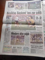 Hürriyet Gazetesi - 19 Kasım 1990 - Ali Ulvi 40 Yıldır Karikatür Çiziyor - Metin Tekin - Emin Çölaşan Fenerbahçe Dosyasını Açıyor- Aykut Kocaman - Sadri Alışık'ın İkinci Baharı - Yıldırım Akbulut Turgut Özal'dan İstediğini Aldı - Meclis'in En Devamlı Milletvekili 83'lük Kamil Tuğrul Coşkunoğlu - Devlet Bakanı Işın Çelebi Düello Davetini Reddetti - İçişleri Bakanı Abdulkadir Aksu Molla İddiasına Gülerim - Erdal İnönü