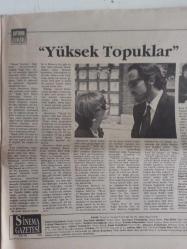 Sinema Gazetesi Filmcilik ve Sinemacılık Dergisi - 21-27 Kasım 1992 - Pendik Güney Açıldı - ''Sarı Tebessüm'' Start Aldı - ''Oyuncu'' Filmi - Tim Robbins - Greta Scacchi - Whoopi Goldberg - ''Yüksek Topuklar'' Filmi - Victoria Abril - Miguel Bose - ''Jesuit Joe'' ilmi - Peter Tarter - John Walsh - ''Kızlar Sahada'' Filmi - Tom & Geena Filmi - Penny Marshall Filmi - Greta Scacchi - Robert Altman - Sadi Çilingir - ''İlahlar Çarpışıyor'' Filmi - Haftanın Filmleri - Kızlar Sahada Filmi - Tom Hanks - Geena Davis - Madonna - Çıplak Tilki Filmi - Debora Caprioglio - Temel İçgüdü Filmi - Michael Douglas - Sharon Stone fotoğraf ve haberi - Tam Takım Dergi