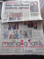 Hürriyet Gazetesi - 13 Şubat 1994 -  Duran Duran'lı Mega Parti - Jeane Manson - Fenerbahçeli Uche - Fenerbahçe'de 19 Tane Grup Var - Aziz Yılmaz - Jupp Derwall Türkiye İkinci Vatanım - Kanlı Terör Örgütü PKK'dan Bir Haftada 7 Bomba - Terörist Barındırana Emniyet Müdürü Necdet Menzir'den Uyarı - NATO'nun Bosna Filosuna 8 Türk F 16'sı Daha - Tansu Çiller  Barış Manço El Ele - Sakıp Sabancı - Bayındırlık Ve İskan Bakanı Onur Kumbaracıbaşı