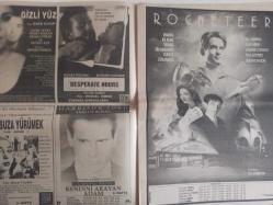 Sinema Gazetesi Filmcilik ve Sinemacılık Dergisi - 7-13 Aralık 1992 - Bu Yılki Program Çok Görkemli - Orhan Pamuk'la Söyleşi - Red Kit Filmi - Terence Hill - Clichy'de Sessiz Günler Filmi - Claude Chabrol - Henry Miller - Bir Çizgi-Roman Uyarlaması: Rocketer - Hollywood Doktoru Filmi - Michael J. Fox - Para mı, yoksa? - Kırılma Noktası Filmi - Keanu Reeves - Patrick Swayze - Gary Busey - Genç Ölmek Filmi - Julia Roberts - Campbell Scott - Gizli Yüz Filmi - Zuhal Olcay - Fikret Kuşkan - Tehlikeli Saatler Filmi - Anthony Hopkins - Rocketer Filmi - Bill Campbell - Alan Arkın - Şafak Filmi - Nastassja Kinski - Gençlik Ateşi Filmi - Alan Parker - Hoş Bir Sürpriz: Maselli, Nastassja Kinski ve ''Şafak'' - İkiz Kan Filmi - Geoffrey Lewis - Bolo Yeung - Haftanın Filmleri - Sarı Darbe Filmi - Marianne Taylor - Dale Jacoby - İsterik Filmi - Dalila Dilazzaro - 11. Uluslararası İstanbul Film Festivali Bölümleri - Vestel Müzik Seti Reklamı fotoğraf ve haberi - Tam Takım Dergi