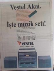 Sinema Gazetesi Filmcilik ve Sinemacılık Dergisi - 7-13 Aralık 1992 - Bu Yılki Program Çok Görkemli - Orhan Pamuk'la Söyleşi - Red Kit Filmi - Terence Hill - Clichy'de Sessiz Günler Filmi - Claude Chabrol - Henry Miller - Bir Çizgi-Roman Uyarlaması: Rocketer - Hollywood Doktoru Filmi - Michael J. Fox - Para mı, yoksa? - Kırılma Noktası Filmi - Keanu Reeves - Patrick Swayze - Gary Busey - Genç Ölmek Filmi - Julia Roberts - Campbell Scott - Gizli Yüz Filmi - Zuhal Olcay - Fikret Kuşkan - Tehlikeli Saatler Filmi - Anthony Hopkins - Rocketer Filmi - Bill Campbell - Alan Arkın - Şafak Filmi - Nastassja Kinski - Gençlik Ateşi Filmi - Alan Parker - Hoş Bir Sürpriz: Maselli, Nastassja Kinski ve ''Şafak'' - İkiz Kan Filmi - Geoffrey Lewis - Bolo Yeung - Haftanın Filmleri - Sarı Darbe Filmi - Marianne Taylor - Dale Jacoby - İsterik Filmi - Dalila Dilazzaro - 11. Uluslararası İstanbul Film Festivali Bölümleri - Vestel Müzik Seti Reklamı fotoğraf ve haberi - Tam Takım Dergi
