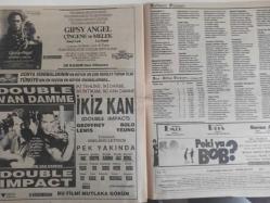 Sinema Gazetesi Filmcilik ve Sinemacılık Dergisi - 23-29 Kasım 1992 - ''Zehirli Sokaklar'' filmi - ''Gizli Yüz''ün Galaları - Yeni Bir Uygulama: Sinemalara Yıllık Giriş Kartı - Yeni Kültür Bakanı'mız Fikri Sağlar - Zuhal Olcay - Clich'de Sessiz Günler Filmi - Henry Miller - Claude Chabrol - Henry Miller - Hangisi Hasta, Hangisi Doktor? - Son Şampiyon Filmi - Amior Nissan - Wayne Archer - İsterik Filmi - Dalila Dilazzaro - Bruno Gaburno - Kara Sinema Perdede - Genç Ölmek Filmi - Julia Roberts - Campbell Scott - Türbanlı Kızın Öyküsü Sürüyor - Gizli Yüz Filmi - Zuhal Olcay - Fikret Kuşkan - Sevda Ferdağ - Peki ya Bob? Filmi - Bill Murray - Richard Dreyfuss - Bir ''iç yolculuk' filmi - Haftanın Filmleri - ''Gizli Yüz'': ''Kırık Bir Aşk Hikayesi'' - Zehirli Sokaklar Filmi - Wesley Snipes - Mario Van Peebles - Judd Nelson - Çingene ve Melek Filmi - Leo Daniel - Samy Luck - İkiz Kan - Van Damme - Geoffrey Lewis - Bolo Yeung - Tam Takım Dergi