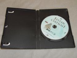 ŞEYTAN ÇARPMASI -SIFIR AYARINDA ÇOK TEMİZ DVD FİLMDİR
