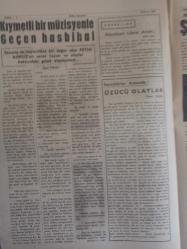 Radyo Gazetesi Siyasi Radyo ve Sanat Dergisi - 6 Temmuz 1960 - Sanat Suistimallerine Paydos Diyelim Artık! - Radyolarımıza Yeni Bir Veche Veriliyor - Nesrin Sipahi'ye Konser Teklifleri Geliyor - Sevim Tanürek Ankara'dan Sonra Adana'ya Gitti - Ankara Radyosunda 120 Sanatkar İmtihan Olacak - Gökçer, Devlet Tiyatroları ve Operaları Umum Müdürü Oldu - Basın Yayın Umum Müdürlüğüne Ahmet Yıldız Tayin Oldu - Konservatuvar Şenlik Trupu Şehrimizde Ziyaret Edecek - Kıymetli Bir Müzisyenler Geçen Hasbihal - İlhami Tansel - Düzelmesi Lazım Artık - Avni Anıl - Sanatkarlar Arasında: Üzücü Olaylar - İlhami Tansel - Halk Türkülerimizin Güzide Simalarından Şahinlerin Yuvasında Bir Saat - Kıymetli Bir Müzisyenle Geçen Hasbihal - Türk Musikisi Bestekarları Külliyatı - Saray Sineması - Gökçer, Devlet Tiyatroları ve Operaları Umum Müdürü Oldu - Düzelmesi Lazım Artık - Emlak Bankası Reklamı fotoğraf ve haberi - Tam Takım Dergi