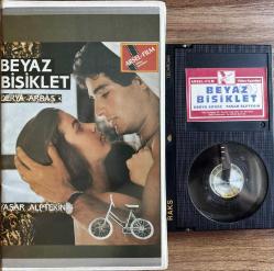 Efemera - BEYAZ BİSİKLET- DERYA ARBAŞ YAŞAR ALPTEKİN BETA FİLM - kitantik - kitaLog