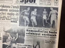 GÜNLÜK SPOR GAZETESİ - 26 ARALIK 1958 - A TAKIMIMIZ 2 TEMDİT VE HAKEMİN YARDIMIYLA GENÇLERİ MAĞLUP ETTİ - YÜKSEL VE ENVER SAKAT - AYDOĞAN BECİT - REMONDİNİ - ATİLLA KARSAN - NİKOLA SOTİR - GALATASARAY'LI İSMAİL - FENERBAHÇE, İSTANBULSPOR - MUVAKKAR E. TALÜ - EKREM ÜNVERİR - CAVLI ÇULFAZ - DAĞLARIN OĞLU, JACK LONDON - SUAT YALAZ - ÖMER İŞCAN - İHSAN BAYDAR - SİGARAYI BIRAKMAK İSTEYENLERE, COMME LE CIGARETTES, MEHMET NURİ MERMER - UMUM MÜDÜRLÜK SPOR SERGİ SARAYI - PAŞABAHÇE SPOR KULÜBÜ - REŞAT ERTE -