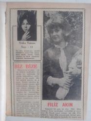 Tercüman Gazetesi İlave Eki Ses, Tiyatro ve Sinema Mecmuası Dergisi - 12 Eylül 1962 - Sayı:11 - Yıldız Tezcan - Filiz Akın - Biz Bize - TürkFolklöründe Bir Renk - Müfit Kiper - Eyüp Uyanıkoğlu - Adnan Pekak - Minik Haberler - 6 Muzip Müzisyen - Erol Erginer - Ergün Dinç - Turgut Dalar - Müfit Kiper - Vasfi Uçaroğlu - Tanju Okan - Patronlar Konuşuyor - Semaverli Çay Mucidi Recep Özgen - Minik Hikaye Çırak - Hasan Oktay - Evlenmek İstiyorum - Bir Film Böyle Çevrildi - Handan Adalı - İki Güzelli Film - Dört Nişanlılık Hikayesi - Orhan Günşiray - Genç Şairler - Biraz Dedikodu - Nezihe Güler - Ya Fatma Girik Erkek Olsaydı - Sinan Subaşı - Tarihte Moda - Tamara - Bir Ziyaretçimiz Vardı - Sabahattin Ildız - Dizgi Makinesinde Operatör Nihat Üstaya Yardım Etti - Ayten Alpman - İsmet Sıral ile İsveç'de Bulunan Ayten, On Yıl Sonra Çekilecek - 7 Yıllık Evlilik - Aynur Akın - Bir Mecmuanın Ses Kraliçesi Seçilmişti fotoğraf ve haberi - Tam Takım Dergi - Ciltten Çıkmadır