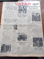 Vatan Gazetesi - 23 Ocak 1954 - New York Celal Bayar'a Hazırlanıyor - İngiltere Büyükelçisi Sir James Baker Geliyor - Şehir Tiyatrosu Sanatkarlarından Perihan Yanal'ın Cenazesi Kaldırıldı - Marilyn Monroe En Sevilen Kadın Artist - Komünistler Esirleri Almıyorlar - Ahmet Emin Yalman Amerika'da Bize Gösterilen Sevgi Tahminin Üstünde - Papağos da Kıbrıs'ın İlhakını İstedi - 70 Bin Liralık Adam Açlıktan Öldü - Pal Jiletleri - Yeşilırmak Dondu - Buz Revüsü - Türk Gök'ü 1 Manevralar Yapılıyor - Safiye Ayla Şahit Olarak Dinlenecek - Sultan Birinci Ahmet'in Sünnet Düğünü Muammer Baykan - Karaköy'de Yeraltı Geçitleri - Hindu Ayini - İlk Atom Denizaltısı Dün Denize İndirildi - Bedri Koraman - 1954'de Fen Sahasında Ne Gibi Yenilikler Olacak - Üçüncü Dünya Harbi 1963 de Olacakmış - Albert Camus Veba Romanı - Kışa İlanlar - Fenerbahçe Beykoz İle Karşılaşıyor - Radyo Fabrikası Kuruluyor - İktisat ve Piyasa - Ege'de 69 Milyon Kilo Tütün Satıldı - Bugün Yapılacak Futbol Maçları