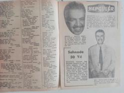 Tercüman Gazetesi İlave Eki Ses, Tiyatro ve Sinema Mecmuası Dergisi - 19 Aralık 1962 - Sayı:25 - Ayhan Işık - Atlama - Biz Bize - Semra Nuray - En Sevdiğim Erkek Arkadaşım Ahmet Mekin'dir - Kenan Pars - Adnan Şenses - Namus İçin Tuzak - Bizim Sanat Dünyamız - Yarının Genç Şairleri - Sahnede 30 Yıl - Muzaffer Hepgüler - Evinin Hanımı - Mediha Demirkıran - Bu Üçüncü Köpeğim - Ayşe Abla - Hep Şöhret İçin - Füsun Işıl - Şakadan Damlacıklar - Ne Var Ne Yok - Vasfi Uçaroğlu - Neriman Altındağ Tüfekçi - Bir Türk Dansözü - Semiramis - Makyaj Sanatı - Bir Veda Gecesi - Kanat Gür - Ferda Uçaroğlu - Evlenmek İstiyorum - Biraz Dedikodu - Turgut Akyüz - Aşkı Öğreten Kadın - Caroll Munro - Talat Şener - Dansöz Mendil - İllizyon - Üç Köpek - Silvia Prenses - Okuyucunun Hikayesi - Filiz Borak - Maça Kızı - Safety Kalem Uçları Reklamı fotoğraf ve haberi - Tam Takım Dergi - Ciltten Çıkmadır