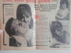 Tercüman Gazetesi İlave Eki Ses, Tiyatro ve Sinema Mecmuası Dergisi - 10 Ekim 1962 - Sayı:15 - Meral Şener - Efkan Efekan - Biz Bize - Karısı ve Kendisi - Sahneye Beraber Çıkıyorlar - Beyaz Perdenin Şirin Kadını - Dursune Şirin - Tarihde Moda - Filiz Borak - Zarif Aktrist - Belgin Doruk - Yüksek Ücretli - Belgin Doruk - Küçük Arkadaş - Nurinnisa Toksöz - Özelliği - Evlenmek İstiyorum - Şemsi Sılkım - Yarının Genç Şairleri - Konya Kaşık Ekibi - Ali Sandal - Filiz Akın - Göksel Arsoy - Makyaj Sanatı - Avrupada 14 Ay - Melike Cemal - Krallar Gibi Eğlendiler - Süleyman Özdağ - Babası Kızı ve Oğlu - Adnan Şenses - Caroll Munro - Aşkı Öğreten Kadın - Çadır Güzeli Babuş Ne Var Ne Yok - Safety Kalem Uçları Reklamı fotoğraf ve haberi - Tam Takım Dergi - Ciltten Çıkmadır