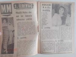 Tercüman Gazetesi İlave Eki Ses, Tiyatro ve Sinema Mecmuası Dergisi - 17 Temmuz 1962 - Sayı:3 - Zeki Müren - Biz Bize - Neriman Köksal - Bir Devirdi - Mualla Mukadder - 3. İzdivaç - Kocası Razı Değil - Muzaffer Tema - Vali Paşa Eniştem - Nuri Teoman Paşa - İsveç'de Bir Türk Şantözü - Ne Var Ne Yok - Semra Nuray - Yanlız Türkçe Tangolar - İbrahim Işıl - 1 No:lu Orkestra - İyi Aktris - Belgin Doruk - Son Filmini mi Çevirdi? - Teklif Aldı - İstanbul'a Çalışmak Üzere Gelmeyecek - Yok Böyle Bir Şey - Hepsi de Altan - Haber Yağmuru - Yeni Aşk - Böylesi Güzel - 13 Kilo Vermiş - Diclehan Baban - Göksel Arsoy - Biraz Dedikodu - Philips Radyolar ve Mamulleri Reklamı fotoğraf ve haberi - Dergi Tam Değildir Sadece 20 Sayfası Mevcuttur - Ciltten Çıkmadır