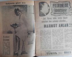 Tercüman Gazetesi İlave Eki Ses, Tiyatro ve Sinema Mecmuası Dergisi - 19 Eylül 1962 - Sayı:12 - İnci Birol - Biz Bize - Yeni Bir Jön - Emin Tunceli - Mualla Mukadder - Feriha Tunceli - Mücadele Kadını - Radyonun Güzel Kızı - Kısmet Çeşmesi - Patronlar Konuşuyor - Mahmut Anlar - Zeki Müren - Nigar Uluerer - Her Zaman Yenilik - Sahnede Yeni ve Değişik Kıyafetlere Önem Vermeli - Genç Şairler - İsmet Sıral Avrupa'da Çok Beğenildi - Üzülme Evlat Boş Zamanında Beni Bul Çalışırız - Ahmet ile Merih'in Arkabası Olan Küçük Şeytanlar Bir Araya Gelmişti - Antenler'in Şeytan Kardeşi - Tarihde Moda - Filiz Borak - Milli Lig fikstürü - Ayşe Abla - Evlenmek İstiyorum - Muzaffer Tema - Kızların Rüyalarına Giren Sert İfadeli Erkek - Muhterem Nur - Celal Sururi - Neşe Yulaç Tandoğan - Aşkı Öğreten Kadın - Caroll Munro - Nimet Köprülü - Milyoner Bir Müzisyen - Kurak Mezar - Tülin Sökal - Biraz Dedikodu - Hoover Çamaşır Makinesi Reklamı fotoğraf ve haberi - Tam Takım Dergi - Ciltten Çıkmadır