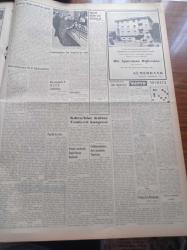 Vatan Gazetesi - 8 Şubat 1954 - Ahmet Emin Yalman - Cumhurbaşkanı  Celal Bayar San Francisco'ya Vardı -Ahmet Emin Yalman - Artan Nüfusa Göre 523 Milletvekili Seçilecek - Demokrat Parti'den Çekilenler Bir Beyanname Yayınladılar - Dörtler Bugün Gizli Toplanacak - Başbakan Adnan Menderes Ankara'ya Döndü - Amerika'da Türkiye Sevgisi Yer Etmiştir - Türk Gökü 1  Manevraları Bugün Başlıyor - Artan Nüfusa Göre 523 Milletvekili Seçilecek - Kömür Vesika İle Dağıtılmaya Başlandı - Kıbrıs'lılar Kültür Cemiyeti Kongresi - Asma Köprü Ve Metro İçin Çalışmalar - Türk Parasının Değeri - Hidrojen Bombasının Tecrübe Hazırlıkları - Hamdi Helvacı Yılmadan Çalışmak İstiyor - Cem Kurt Çizen Bedri Koraman - Albert Camus Veba Romanı Yazı Dizisi - İntihar Eden Mucid H. Armstrong - Cemiyet Hayatı - Tiyatrolar - Cibali Karakolu- İstanbulspor İle Adalet Berabere Kaldılar - Avustralya Ve 1956 Olimpiyat Oyunları - Basketbol Maçları - Sümerbank - Köhler Dikiş Makinası - Çapamarka - Kodak - Dermojen - Lion Mağazası
