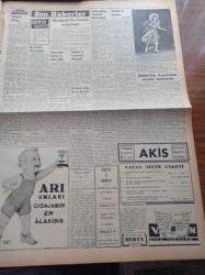 Vatan Gazetesi - 21 Şubat 1954 - Irak'ta İttifaka Girmek İstiyor - Dört Gangster Tekel Deposu Bastı - Cumhurbaşkanı Celal Bayar Resmi Ziyaretini Bitirdi - Yeni Patrona Halil'ler - İsmet İnönü Kurultay İçin Bir Tebliğ Yayınladı - Şehit Teğmen Rüştü Arer'e En Büyük Amerikan Nişanı Veriliyor - Churchill'in Balmumu Heykeli Kırıldı - Kıbrıs İlhalçıları Telaş İçinde - Tahran Genel Evlerine Çin Seddi Çekildi - Yedikule Rehabilitasyon İstasyonu Açıldı - Scala Buz Revüsü - Almanya'ya 6 Atom Topu Daha Geldi - Küba'da Kaçırılan Çocuk Bulundu - Şehir Dram Tiyatrosunda Gelin - General Ali Fuat Cebesoy'un Siyasi Hatıraları Yazı Dizisi - Enver Paşa - Kanuni Süleyman'ın Ölümünden Sonra - Sinemanın Yıldızı Clark Gable Paris'te Tebdil Geziyor - New York Şehrine Dair - Sabahattin Kudret Aksal Gazoz Ağacı - - FIAT Arazi Arabaları - Doğubank - Turist Otel