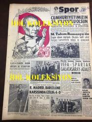 GÜNLÜK SPOR GAZETESİ - 29 EKİM 1958 - CUMHURİYETİMİZİN 35. YILI KUTLU OLSUN - MİLLİ TAKIM ROMANYA'DA - BEŞİKTAŞLI MUHALİFLERİN BASIN TOPLANTISI- REAL MADRİD, BARCELONA KARŞISINDA EZİLDİ, 4 - 0 - KOPA, RIAL, DI STEFANO - PUŞKAS, GENTLO - RAHMİ TURAN - M. REŞİD BAYBURD - SİNEMA VE TİYATRO SAYFASI - OSMANLI BANKASI REKLAMI - CAVLI ÇULFAZ - SEMİN TENGİZ - SELMA HASSAN - MUVAKKAR EKREM TALU - HAMİT KAPLAN - VEFASPOR - SPARTAK - GARNİZON, SARIYER'İ 3-1 YENDİ - ŞEREF KÖYLÜBAY - İdil Koleksiyon
