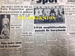 GÜNLÜK SPOR GAZETESİ - 4 KASIM 1958 - MÜŞTEREK BAHİS İKİNCİ DEVREDE BAŞLAYACAK MI? - GALATASARAY, BEŞİKTAŞ ANKARA'DA OYNAYACAK - EŞFAK AYKAÇ ''FUTBOL HANIM OYUNU DEĞİLDİR'' - REAL MADRİD TAM KADRO GELİYOR - OSMAN SOLAKOĞLU BASKETBOL MİLLİ TAKIM MENEJERİ OLUYOR - EKREM ÜNVERİR - ÇAVLI ÇULFAZ - SİNEMA, FİLM VE TİYATRO SAYFASI - İHSAN BİRİCİK - İSLAM ÇUPİ - MUVAKKAR EKREM TALU - ADNAN İNAN TEKRAR RİNGE DÖNÜYOR - YAPI VE KREDİ BANKASI REKLAMI - SZKELLY MUAMMASI - HASAN PAŞA FIRINI LALELİ - PUŞKAS