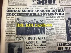 GÜNLÜK SPOR GAZETESİ - 5 KASIM 1958 - ROMANYA MAĞLUBİYETİNİ PRESTİJ MESELESİ YAPARAK ORHAN ŞEREF APAK'IN İSTİFA EDECEĞİ ISRARLA SÖYLENİYOR - BEŞİKTAŞ'IN MADRİD'E GİDECEK KADROSU BELLİ OLDU - HOLLANDA, İSVİÇRE'Yİ 2-0 YENDİ - REAL MADRİD, FENERBAHÇE İLE KARŞILAŞMAK İSTİYOR - SZEKELLY İLE ÖZCAN BARIŞTILAR - REAL MADRİD 5 - 0 ATLETİCO MADRİD - SİNEMA, FİLM VE TİYATRO SAYFASI - M. REŞİD BAYBURD - ÇAVLI ÇULFAZ - T.C ZİRAAT BANKASI - EYÜL, SÜLEYMANİYE MAÇI - HOLLANDA İSVİÇRE'Yİ 2-0 YENDİ - MUVAKKAR EKREM TALU - SEMİH TENGİZ GALATASARAY'DA - ŞAMPİYONLAR YETİŞTİREN ÇAMLICA - EKREM ÜNVERİR