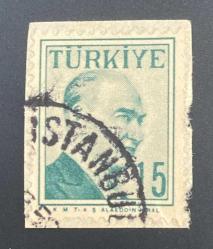 Mektup Zarfından Kesilmiş  / Postadan Geçmiş Pul Filateli - İstanbul Damgalı - ATATÜRK, 15 PARA  - Türkiye Cumhuriyeti