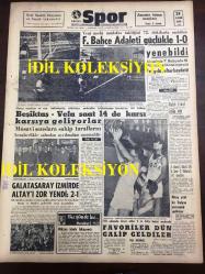 GÜNLÜK SPOR GAZETESİ - 23 KASIM 1958 - FENERBAHÇE, ADALET'İ GÜÇLÜKLE 1-0 YENEBİLDİ, TEK GOLÜ LEFTER KAYDETTİ - BEŞİKTAŞ - VEFA MAÇI - REAL MADRİD DÜNYANIN EN BÜYÜK TAKIMIDIR - REBİİ ERKAL İSTİFA ETTİ - GALATASARAY 2 - 1 ALTAY - MUVAKKAR EKREM TALU - NEJAT ALTAV - VELİ AKBAŞLI - ALTAY YENİ BİR İTALYAN ANTRENÖRÜ GETİRİYOR - ÇAVLI ÇULFAZ - DOĞUBANK - ÖMER İŞCAN - FARUK ARABOĞLU - KIZ OKULLARI İLK KIR KOŞUSU - AMATÖR KÜME MAÇLARI - ATİLLA KARSAN - RİAL - PERTEV TUNASELİ - TÜRK TİCARET BANKASI