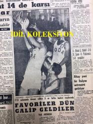 GÜNLÜK SPOR GAZETESİ - 23 KASIM 1958 - FENERBAHÇE, ADALET'İ GÜÇLÜKLE 1-0 YENEBİLDİ, TEK GOLÜ LEFTER KAYDETTİ - BEŞİKTAŞ - VEFA MAÇI - REAL MADRİD DÜNYANIN EN BÜYÜK TAKIMIDIR - REBİİ ERKAL İSTİFA ETTİ - GALATASARAY 2 - 1 ALTAY - MUVAKKAR EKREM TALU - NEJAT ALTAV - VELİ AKBAŞLI - ALTAY YENİ BİR İTALYAN ANTRENÖRÜ GETİRİYOR - ÇAVLI ÇULFAZ - DOĞUBANK - ÖMER İŞCAN - FARUK ARABOĞLU - KIZ OKULLARI İLK KIR KOŞUSU - AMATÖR KÜME MAÇLARI - ATİLLA KARSAN - RİAL - PERTEV TUNASELİ - TÜRK TİCARET BANKASI