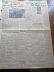 Vatan Gazetesi - 13 Eylül 1949 - İmar Bankasından İstediğiniz Kredi - Dışişleri Bakanı Necmettin Sadak Dün Geldi - Sakallı Vatan Haini Aslan Humbaracı Tekrar Sahnede - Filibe Konsolosluğumuzda Patlayan Bomba Hadisesi - Raman Petrolü Borularla İskenderun'a Sevkedilecek - İsrail Başbakanı Ben Gurion'a Suikast Teşebbüsü - Demokrat Parti Başkanı Celal Bayar - Roosevelt'in En Güzel Eseri - Hüsrev Gerede - Berlin Oteli Yazan Vicki Baum Yazı Dizisi - İlk Alman Cumhurbaşkanı Hür Demokratlardan Theodor Heuss Seçildi - Kremlin'in En Büyük Derdi Tito - Ankara Radyosundan Kurtulup İstanbul Radyosuna Kavuşanlar - Atina Hadiseleri Ve Burhan Felek - Sylvania Floresan - Ali Muhiddin Hacı Bekir - Arı Pirinç Unu - Hasan Kolonyası Losyonları Parfümleri - Tungsram Ampulleri