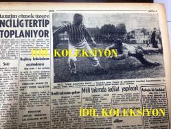 GÜNLÜK SPOR GAZETESİ - 9 ARALIK 1958 - BULGARİSTAN MAÇI SONRASINDA TÜRKİYE MİLLİ TAKIM KADROSUNDA TADİLAT YAPILACAK - LEFTER, BASRİ, ÖZCAN VE K. AHMET ÇIKARILIYOR - MÜNİR'İN TEKMELEDİĞİ DOKTOR HASTANEDE - N. SOTIR GERİYE DÖNMEK İSTİYOR - MUVAKKAR EKREM TALU - AHMET BİLEK, GREKOCU - BEŞİKTAŞ BAZI FUTBOLCULARINI CEZALANDIRIYOR MU? - ATİLLA KARSAN - YAPI KREDİ BANKASI REKLAMI - SİNEMA, FİLM VE TİYATRO SAYFASI - ABİDİN KAYA - ÇAVLI ÇULFAZ - İSLAM ÇUPİ - FAY TEMİZLEYİCİ REKLAMI, NECİP AKAR - KAYAK HAKEMİ VE ÖĞRETMENİ YETİŞTİRME KAMPI AÇILIYOR - TÜRK TİCARET BANKASI - TURGAY ŞEREN  20 ARALIK'TA İSTANBUL'A DÖNÜYOR