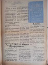Devlet Milliyetçi Siyasi Haftalık Gazetesi - 4 Temmuz 1977 - Sayı:400 - Ecevit Hükümeti Geldiği Gibi Gitti - Türklüğün Sembolü Bozkurt'a Bile Tahammül Edemeyen Karaoğlan'ın ''Sınırsız Fikir Özgürlüğü'' Yalnız Çinci ve Rusçu Komünistler İçin Midir? - Yeni Döneme Girerken - Yoldaş Üstündağ - Korutürk'ün Yemeğinde Devlet Protokolü Çiğnendi mi? - İşgalci Kabinenin Marifetleri Hızla Artıyor - Rüşvetli Güven Oylaması - Karaoğlanı Ziyarete Zorlananlar ve Egemen Güçler Yargıtay Başkanı - Seçimlerden Önce: MHP'ye Karşı Alman Basını ve CHP İşbirliği - Köylülerin Ürünlerini Pazarlamak İçin Teşkilatlanmaları - Turan Aydın - Üç Parti Oturuma İştirak Etmeyince CHP'liler Kendileri Söyledi, Kendileri Dinledi - Konya Seçimlerine İtiraz Eden CHP Haksız Görüldü - Öyle Bir Hükümet Ki! - Oktay Oğuzhan - Karaoğlan ve TRT, Giriş İmtihanları Olaysız Geçti Dedi Ama - Ayhan Tuğcugil - CHP'liler Olaylar Azaldı Diyor Ama, Gerçekler Tam Tersini Söylüyor fotoğraf ve haberi - Tam Takım Gazete