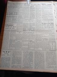 Yeni İstanbul Gazetesi - 28 Şubat 1956 - Makarios Amerikan Konsolosu İle Görüştü - Dün Krala Usulen İstifasını Veren Karamanlis Kabinesini Yeniden Teşkil Edecek - Büyük Millet Meclisinde Kalkınma Mevzuunda Tartışmalar - Başvekil Adnan Menderes - Ticaret Vekili Fahreddin Ulaş - İstanbul'da Örfi İdare Uzatılıyor - Yavuz Abadan - Kalp Cerrahisi Üstadı Profesör Beck Geliyor - Kolad Derneği - Fil Hamdi'nin Yeni Marifeti - Gog Yazan Giovanni Papini Yazı Dizisi - Rusya'da Komünist Partisi Riyaset Divanı Seçimleri - Vali Fahrettin Kerim Gökay'ın Pazar Nutku Gazetelere Yanlış Aksetmiş - Metro Projesi - Maclean Ve Burgess Bilmecesinin Hikayesi - Demiryollarımızın  Uzunluğu 7846 Kilometre -  Fenerbahçe Galatasaray Maçı Lig Müsabakalarının En Sonuna Kaldı - Fenerbahçeli Futbolcu Mehmet Ali Has - Film Yıldızı Ses Sanatkarı Necla İz - Çapamarka - Opon Ağrı Kesici - Puro Tuvalet Sabunları