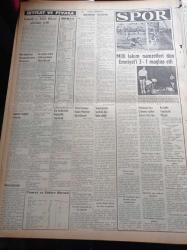 Vatan Gazetesi - 4 Mart 1954 - Demokratik Parti İstanbul Adaylarını Seçti - General Necip Mısır'ı Birliğe Davet Etti - Konservatuvardan Yeni İstifalar Bekleniyor - Celal Bayar Bugün Napoli'de Olacak - Portoriko Amerika'ya Başbelası Kesildi - Basın Suçlarında İspat Hakkı Kalktı - Dörtyüz Yıllık Türk Fransız Dostluğu Anıldı - Soma Termik Santrali Dün Açıldı - Suriye'de Kurtuluş Hareketi Partisi Kapatıldı - Türk Devrim Ocakları İl Kongresi Dün Toplandı - Denizde İsyan Yazan Herman Wouk Yazı Dizisi - Modern Bir Transatlantik Andrea Doria - Sinema Tenkidleri Burhan Arpad - General Ali Fuat Cebesoy'un Siyasi Hatıraları Yazı Dizisi - Fotoğraflarla Haber - Sabahattin Kudret Aksal Gazoz Ağacı - Milli Takım Namzetleri Emniyeti 3 1 Mağlup Etti - Adana'da İnşa Edilecek Hipodrom - Doğubank - Arı Bisküvileri - Halil Bezmen Ve Ortakları