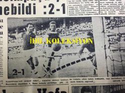 GÜNLÜK SPOR GAZETESİ - 29 AĞUSTOS 1958 - BEYKOZ, KARAGÜMRÜK MAÇI - SÜRPRİZ TAKIM DAVUTPAŞA - ADALET KASIMPAŞA'YI 2-1 YENDİ - FENERBAHÇE, VEFA MAÇI - SİNEMA, FİLM SAYFASI - YURT SPOR HABERLERİ - FANTEZİ KAMİL, ÖZTEMER - İDARECİ ŞABAN, MUVAKKAR EKREM TALU - BU YIL DAVUTPAŞALILARIN İDDİASI VAR - MODASPOR'UN ROMANYA SEYAHATİ İPTAL EDİLDİ - ORHAN SAKA