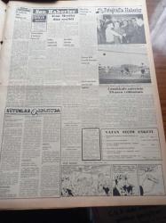 Vatan Gazetesi - 19 Mart 1954 - Hürriyet Partisi İle Cumhuriyetçi Millet Partisi Arasında Anlaşma Olmadı - Seçmen Kütükleri Yazma İşi Bitti - Almanya Başbakan Adenauer Ve Dışbakanı Conrad Adenauer Dün Ankara'ya Geldi - Adnan Menderes'in Nutku - Çanakkale Zaferinin 39. Yıldönümü - İstanbul 5. Kore Birliğine Katılacak Olanlar - Kraliçe Elizabeth'de Tehdit Edildi - Kemal Saraçoğlu - Denizde İsyan Yazan Herman Wouk Yazı Dizisi - İran Meclisi Dün Seçildi- Mao Çe Tung Kremlin'e Ehemmiyet Vermiyor - General Ali Fuat Cebesoy'un Siyasi Hatıraları Yazı Dizisi - Ahmet Refik Noyan - Dünya Kupası Final Müsabakaları - Beşiktaş Futbol Takımı İzmir'de - Good Year Lastikleri - Arı Bisküvileri - Doğubank