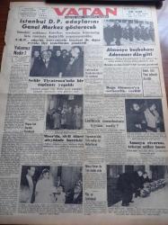 Vatan Gazetesi - 27 Mart 1954 - İstanbul Demokrat Parti Adaylarını Genel Merkez Gösterecek - Vali Fahrettin Kerim Gökay Artistlerle Görüştü - Şehir Tiyatrosunda Bir Toplantı Yapıldı - Migros İçin Depolar Kurulacak - Edebiyat Matinesi - 1953 Türkiye Güzellik Kraliçesi Ayten Akyol - Atom İçin Yeni Ödenek Ayrıldı - Almanya Başbakanı Adenauer Dün Gitti - Doğu Almanya'ya Serbestlik Verildi - Hünsa Hacer de Tam Kadın Oldu - Seçim Suçları - Denizde İsyan Yazan Herman Wouk Yazı Dizisi - Bir CHP'li Öldürüldü - Büyük Millet Meclisi Başkanı Refik Koraltan'ın Himayesinde Dolmabahçe Sarayında Basın Balosu - Suni Böbrek Yapıldı - General Ali Fuat Cebesoy'un Siyasi Hatıraları Yazı Dizisi - Attila İlhan Sinema Tenkidleri - İspanyollar Spordan Ziyade Dedikodu Yapıyor - Galatasaray Adana'ya Gitti - Jigolo Yazan Daniel Harper Yazı Dizisi - Gripin - Arı Bisküvileri - Pan American - Good Year Lastikleri - Hawkins Tazyikli Tencereleri - Sanatkar Perihan A. Sözeri Siemens Radyoyu Tavsiye Ediyor - Doğubank