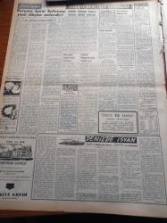 Vatan Gazetesi - 2 Nisan 1954 - Demokrat Parti İstanbul Adaylarının İhtilafı Devam Ediyor - Dolmabahçe Sarayındaki Basın Balosu İçin İtalya'dan Gelen Yıldızlar - İtalyan Sinema Yıldızı Yvonne Sanson - Ankara Eski Belediye Başkanı Atıf Benderlioğlu İsnatları Reddediyor - Ramideki Göçmen Evleri Hakkında - Dumlupınar Şehitleri Anılacak - Teknik Okulundan 825 Öğrenci Grev Halinde - Ticaret Bakanı Fethi Çelikbaş - Migros'un Mukavelesi Hazırlanıyor - Sovyetler NATO'ya Kabul Edilmeyecek - Teknik Okulundan 825 Öğrenci Grev Halinde - Profesör Fuat Köprülü Kıbrıs'a Dair Görüşünü Açıkladı - Demokrat Parti İstanbul Adaylarından Aleksandr Haçopulos - Brezilya Plajlarında Bikini Yasak - Artistler Tiyatroyu Kapatıp Turneye Çıkmak İstiyor - Bu Yıl Bahar Bayramı Parlak Surette Kutlanacak - Soprano Leyla Gencer İtalya'dan Döndü - General Ali Fuat Cebesoy'un Siyasi Hatıraları Yazı Dizisi - Dünyanın En Çok Kullanılan İlacı Aspirin - Jigolo Yazan Daniel Harper Yazı Dizisi - Beşiktaş Takımı